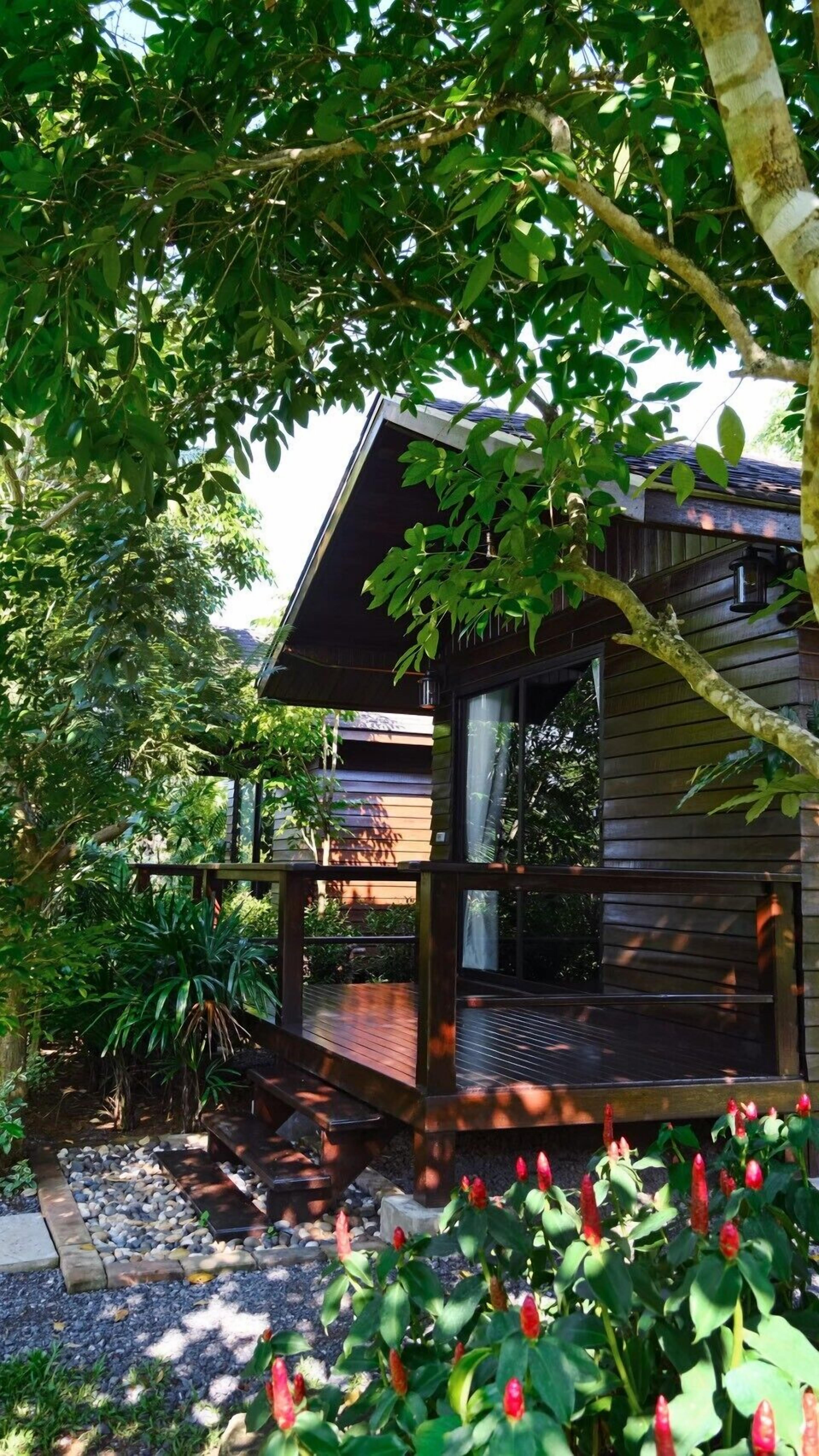 Deluxe Bungalow | Desk, laptop workspace, free WiFi