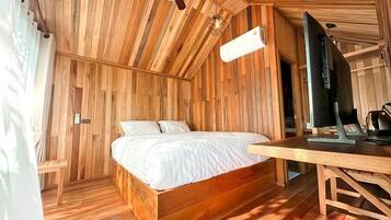 Nordic Garden Wing | Desk, laptop workspace, free WiFi