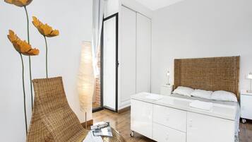 4 bedrooms, iron/ironing board