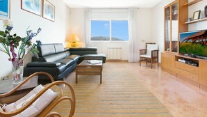 Villa | Living room - Villa in Lloret de Mar With Private Pool (Lloret de Mar)