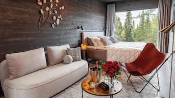 Romantic Chalet | Premium bedding, in-room safe, iron/ironing board, free WiFi