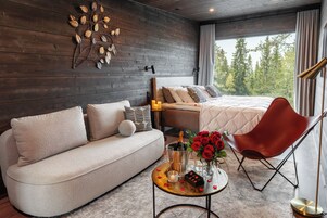 Panoramic Chalet | Premium bedding, in-room safe, iron/ironing board