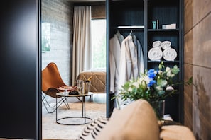 Superior Chalet | In-room safe, iron/ironing board, free WiFi