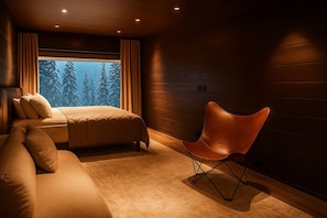 Superior Chalet | In-room safe, iron/ironing board, free WiFi