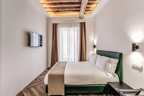 Deluxe Room, City View | In-room safe, desk, laptop workspace, blackout drapes