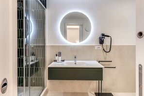 Superior Room | In-room safe, desk, laptop workspace, blackout drapes - EFFE LUXURY ROOMS (Rome)