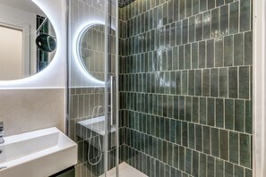 Deluxe Room, City View | In-room safe, desk, laptop workspace, blackout drapes