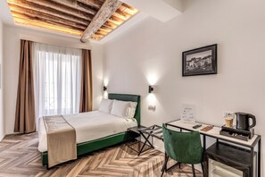 Deluxe Room, City View | In-room safe, desk, laptop workspace, blackout drapes - EFFE LUXURY ROOMS (Rome)