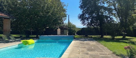 Piscine extérieure, piscine chauffée