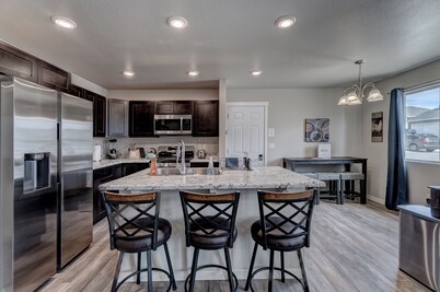 5BR Home With A View & Game Room