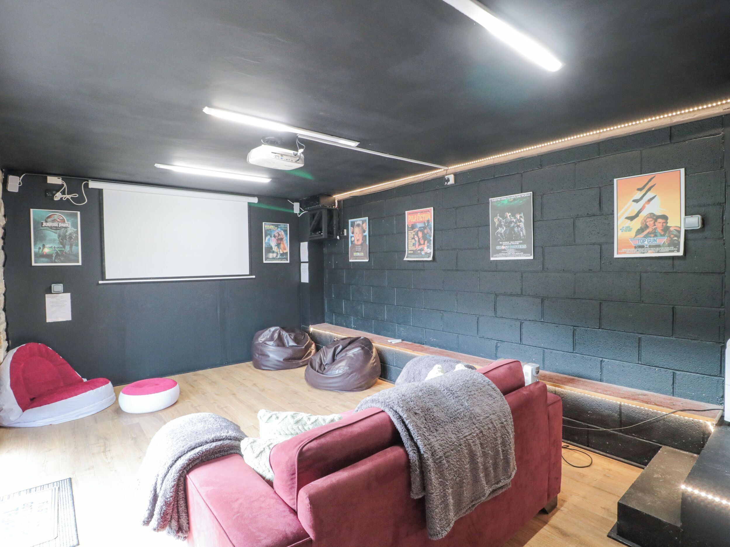 Bell Tent 4, Romantic, Character Holiday Cottage In Timsbury - Wiltshire