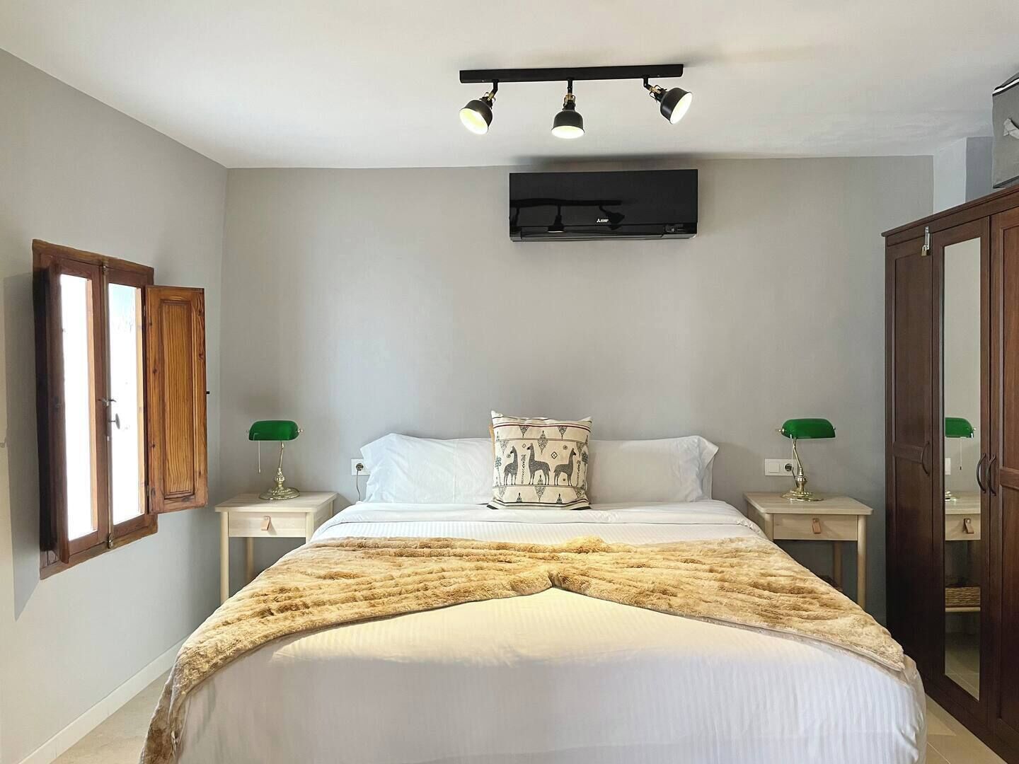 3 dormitorios, tabla de planchar con plancha, wifi y ropa de cama