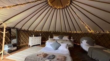 9 bedrooms, free WiFi, bed sheets