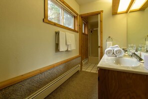 Studio, 2 Queen Beds, Patio, Mountain View (Fishing Cabin in the Woods) | Bathroom