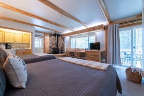 Studio, 2 Queen Beds, Patio, Mountain View (Fishing Cabin in the Woods)