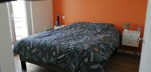 2 slaapkamers, reisbedje, wifi