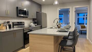 Fridge, microwave, oven, stovetop