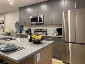Fridge, microwave, oven, stovetop - Sky Ridge Nights | Outdoor Hot Tub | Parking (Harvie Heights)