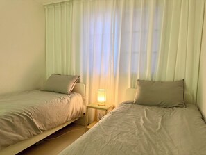 2 bedrooms, iron/ironing board, WiFi, bed sheets
