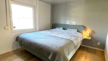 2 slaapkamers, een bureau, wifi, beddengoed