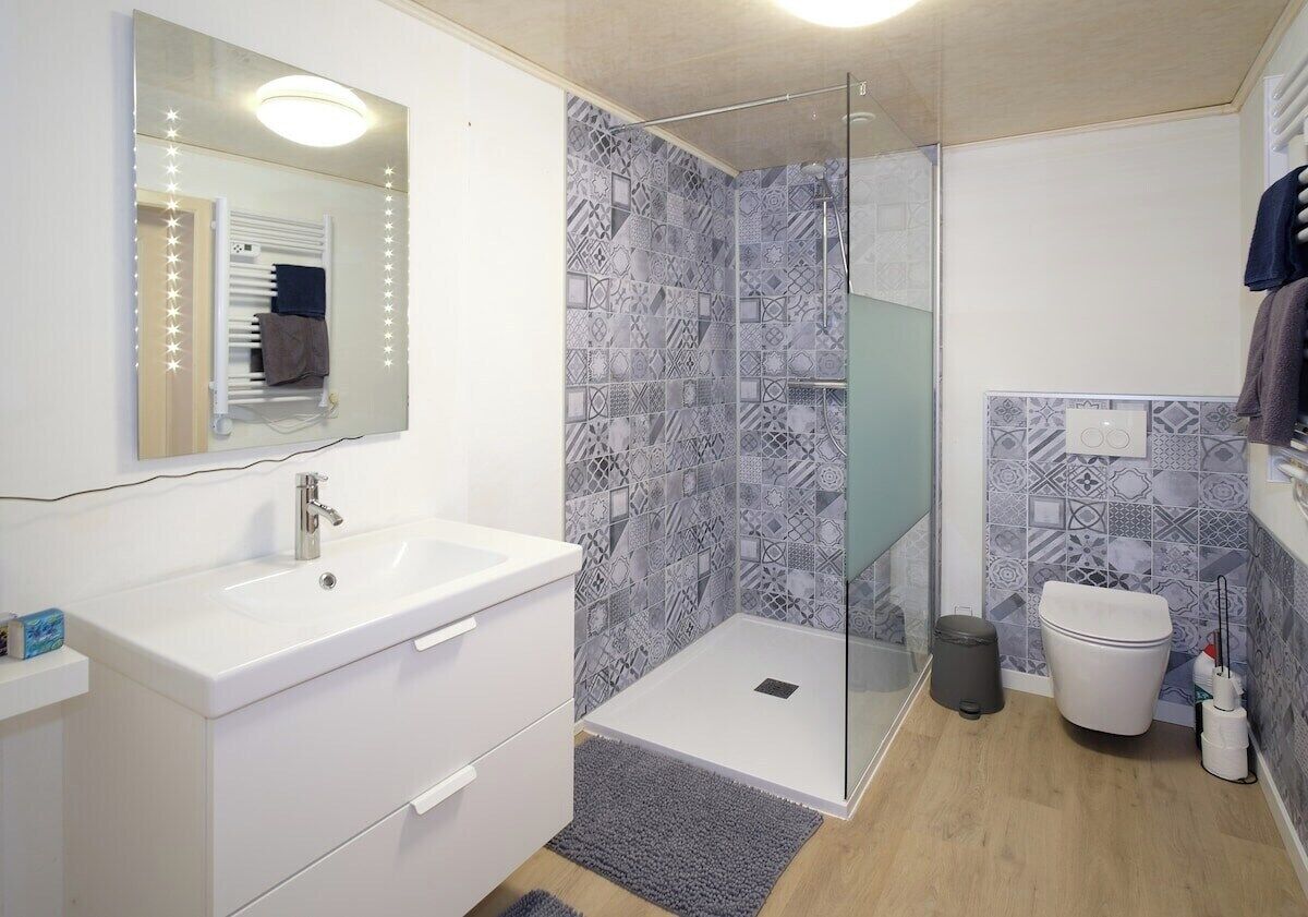 Hair dryer, towels