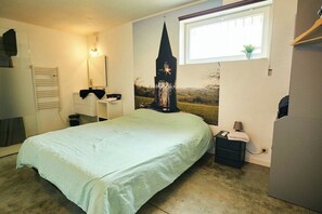 2 habitaciones, escritorio, tabla de planchar con plancha y wifi 