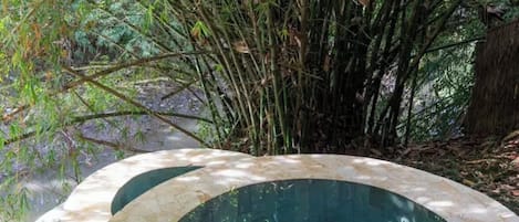 泳池