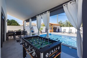 Villa | Outdoor dining
