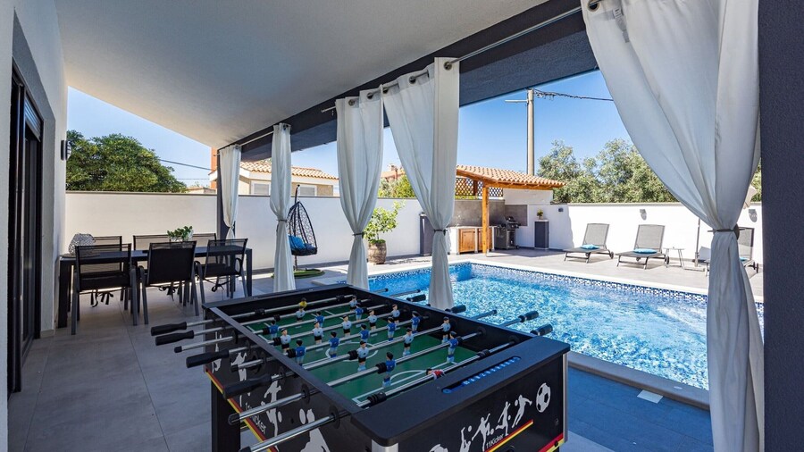 Villa With Pool, Jacuzzi, Table Tennis
