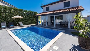 Villa | Exterior - Villa With Pool, Jacuzzi, Table Tennis (Vodnjan)