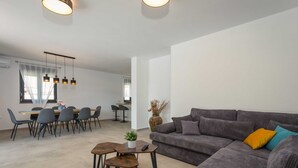 Villa | Living room - Villa With Pool, Jacuzzi, Table Tennis (Vodnjan)