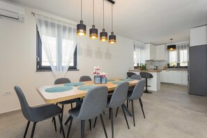Villa | Private kitchen - Villa With Pool, Jacuzzi, Table Tennis (Vodnjan)