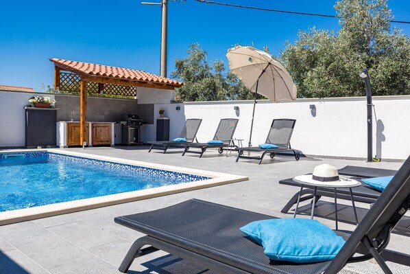 Villa | Pool | Indoor pool, outdoor pool