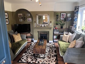 Smart-TV, peis og bøker