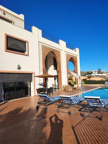 Luxurious 7 Bdrms Pool Villa T72024