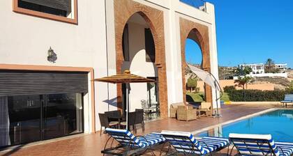 Luxurious 7 Bdrms Pool Villa T72024