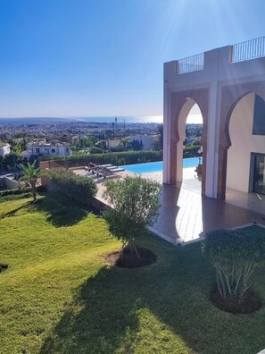 Villa, plusieurs chambres, fumeur, piscine privée | Terrasse/Patio