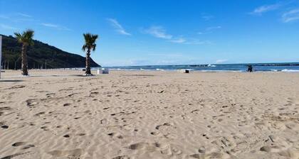 Casa Baia: large apartment 300 meters from the sea