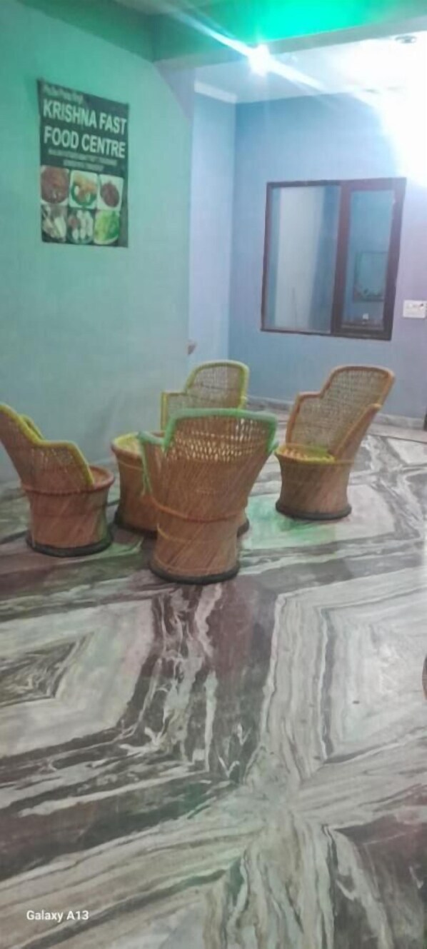 Laptop workspace, free WiFi - The Heaven Hotel & Restaurant (Agra)