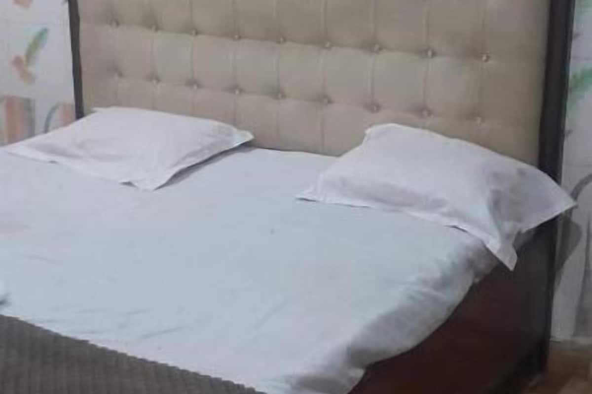 Habitación doble Confort | Espacio para trabajar con laptop y wifi gratis