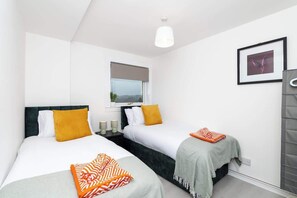 3 slaapkamers, een strijkplank/strijkijzer, wifi, beddengoed