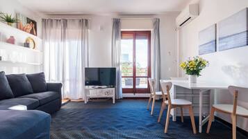 TV, DVD player, books, stereo