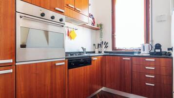 Kühlschrank, Ofen, Herdplatte, Geschirrspüler