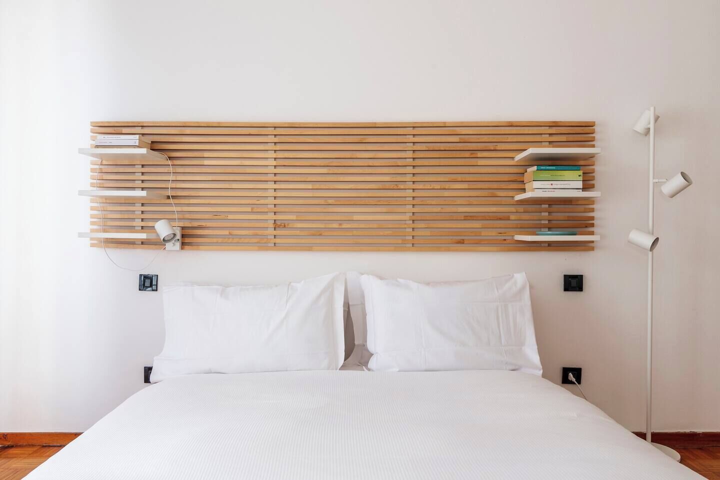 2 Schlafzimmer, Schreibtisch, Bügeleisen/Bügelbrett, Reisekinderbett