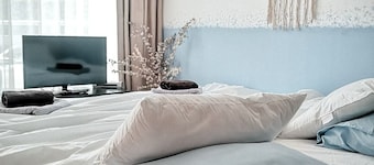 Boho studio | 4 pools | 10min to the beach