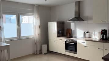 Kühlschrank, Ofen, Herdplatte, Geschirrspüler