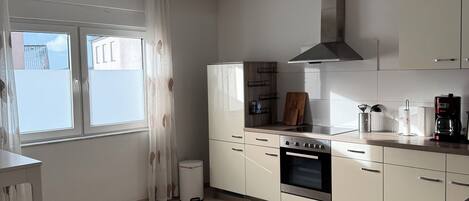 Frigorifero, forno, piano cottura, lavastoviglie