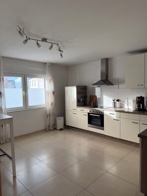 Kühlschrank, Ofen, Herdplatte, Geschirrspüler