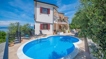 Apartment | Pool | Outdoor pool, a heated pool