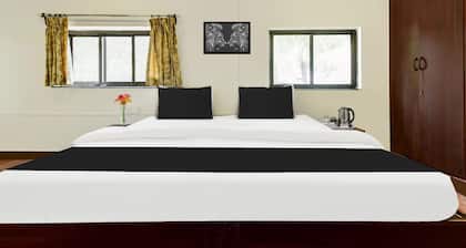 Spacious Comfort Stays Near Candolim Beach